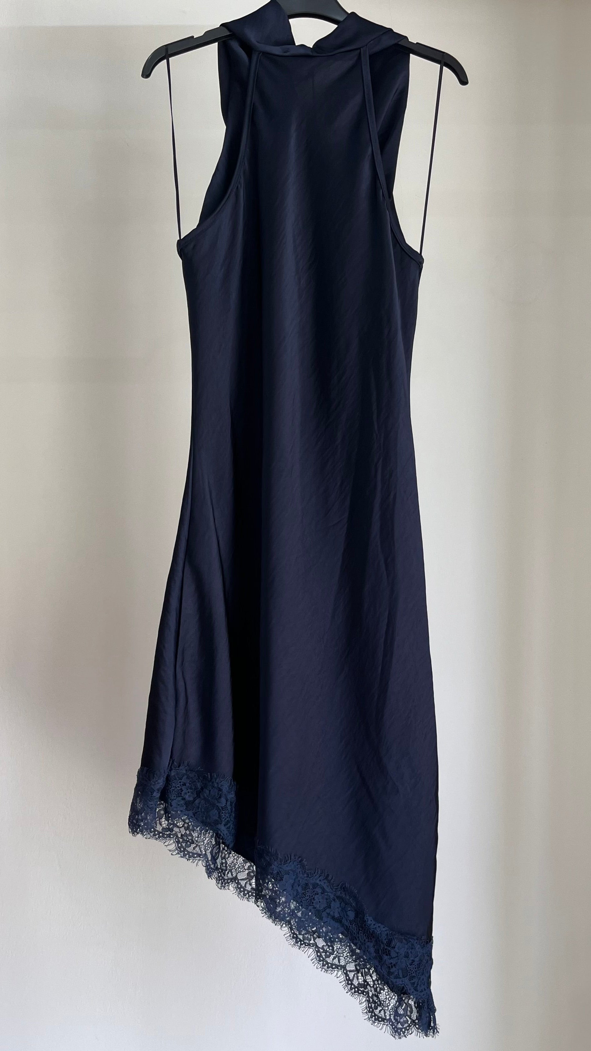 Abito Alexa — Midi Asimmetrico Halter con Orlo in Pizzo