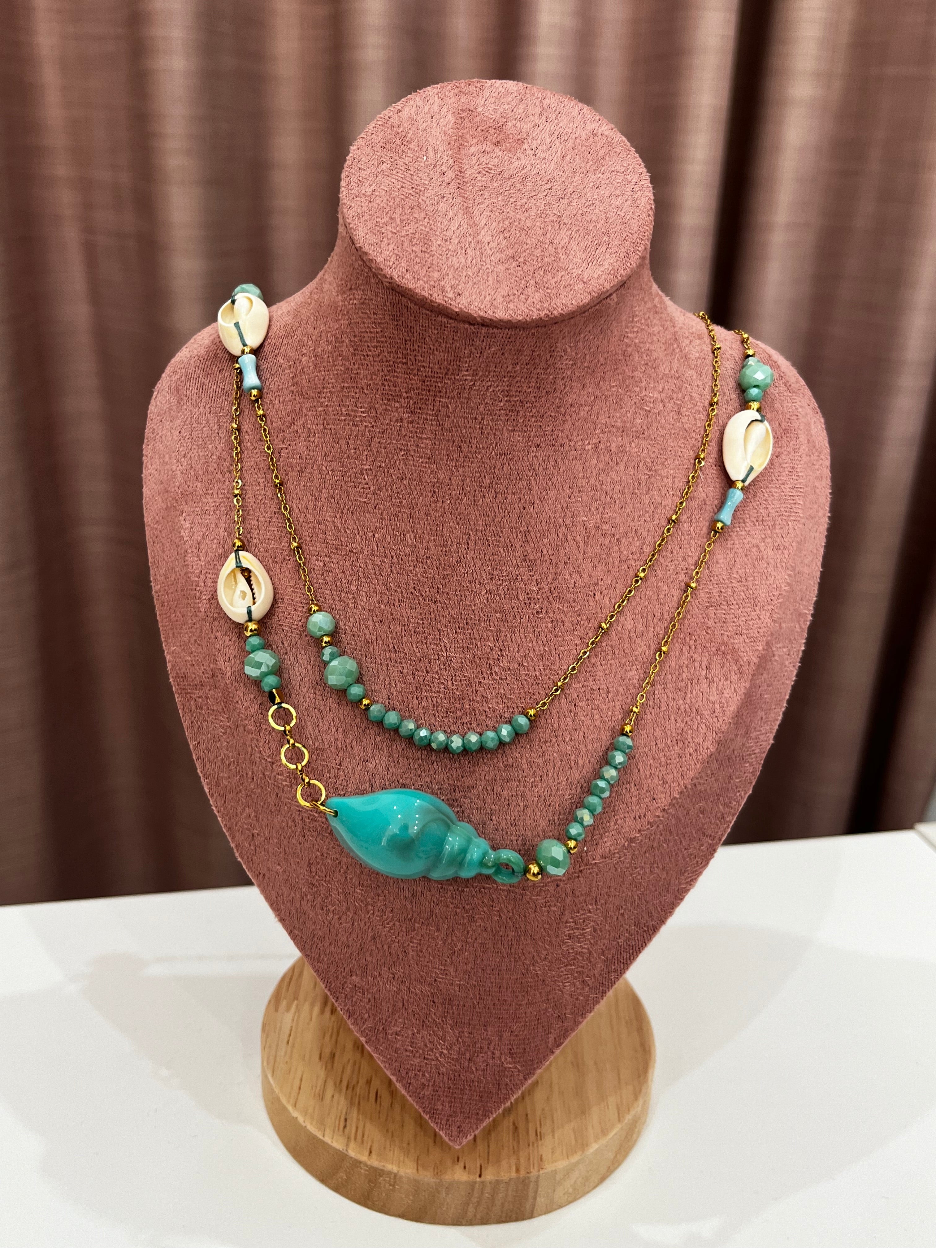 Collana lunga con conchiglie naturali e perle | Gioiello artigianale elegante