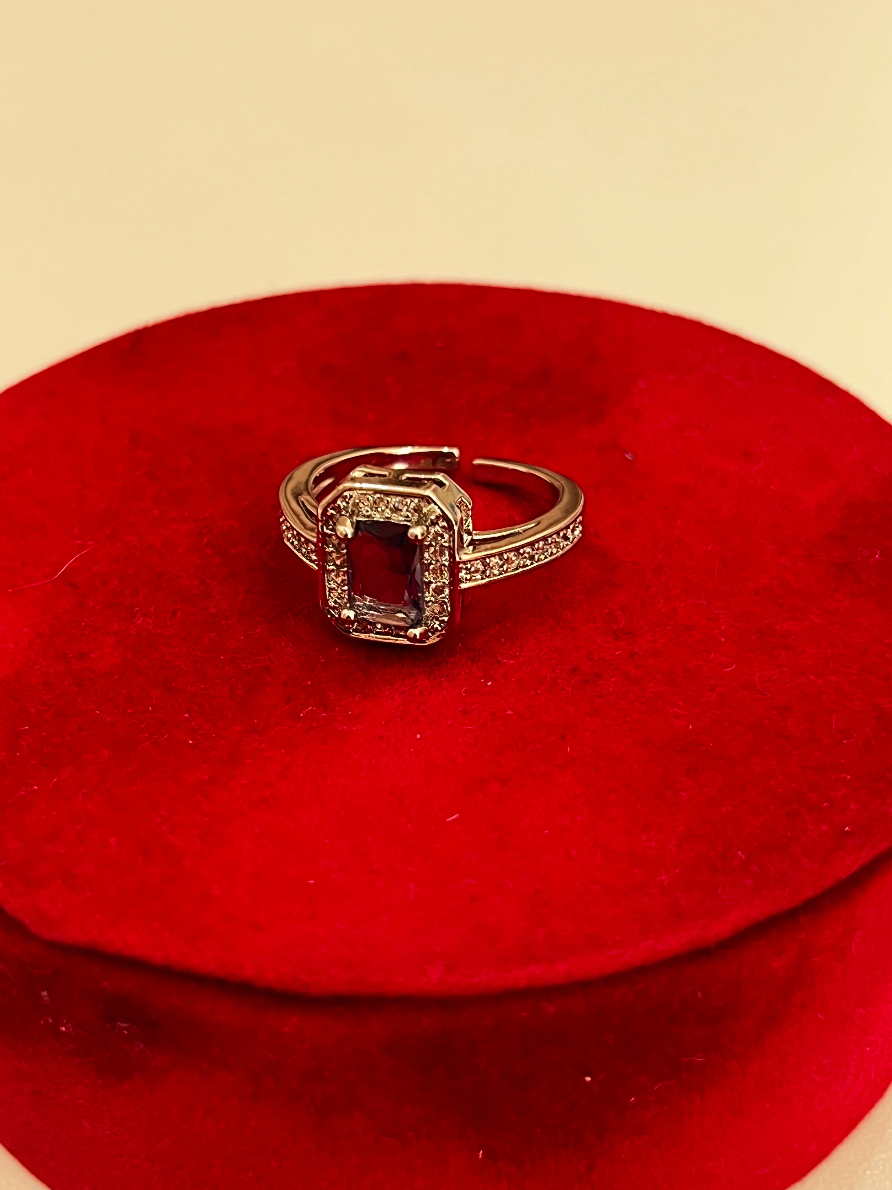 Anello Diana – Anello Donna Dorato con Dettaglio Prezioso