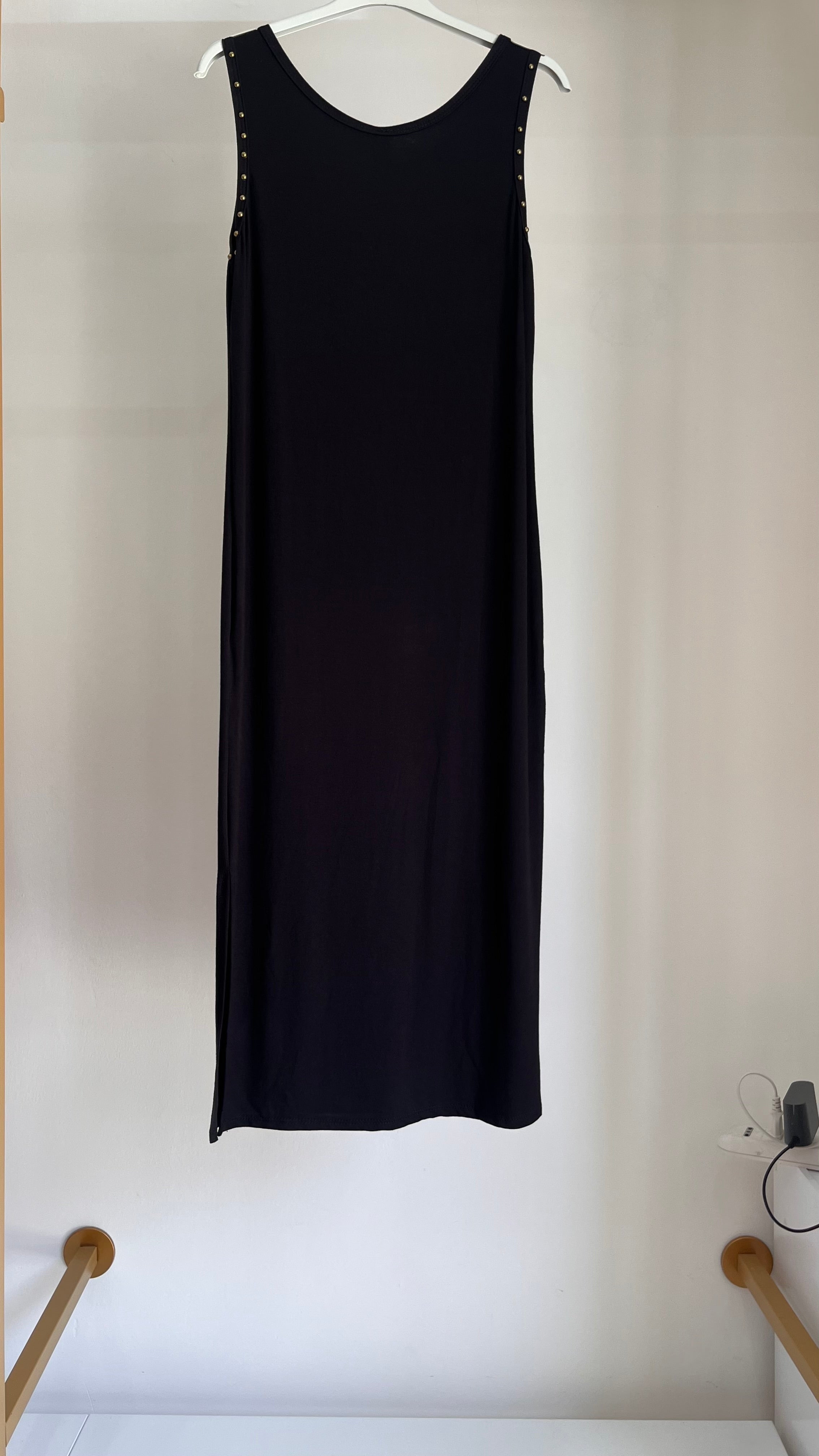 Vestito Darya — Abito Lungo Nero con Borchie Dorate