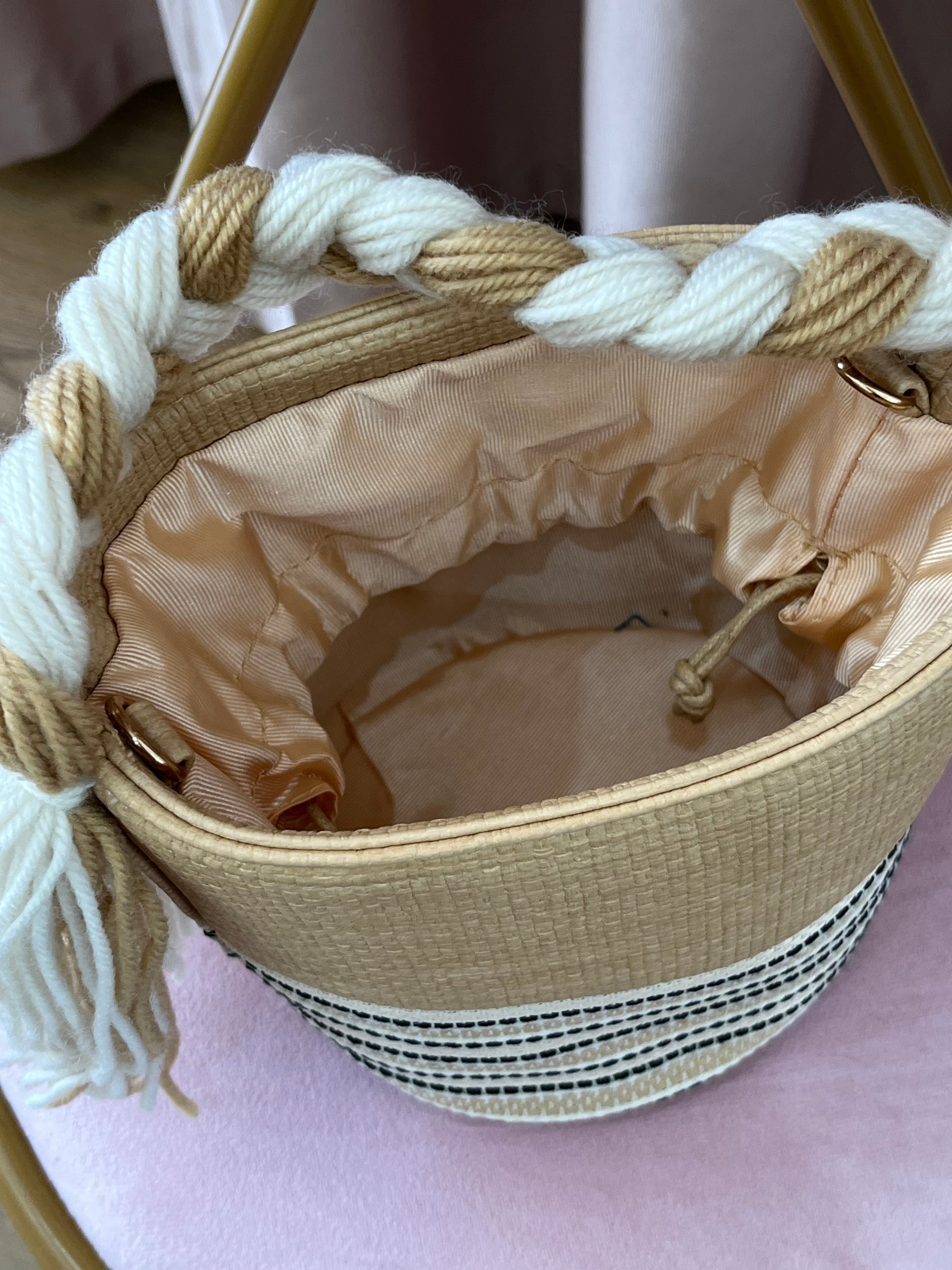 Borsa Secchiello Intrecciata Donna con Tracolla a Catena | Stile Estivo Chic