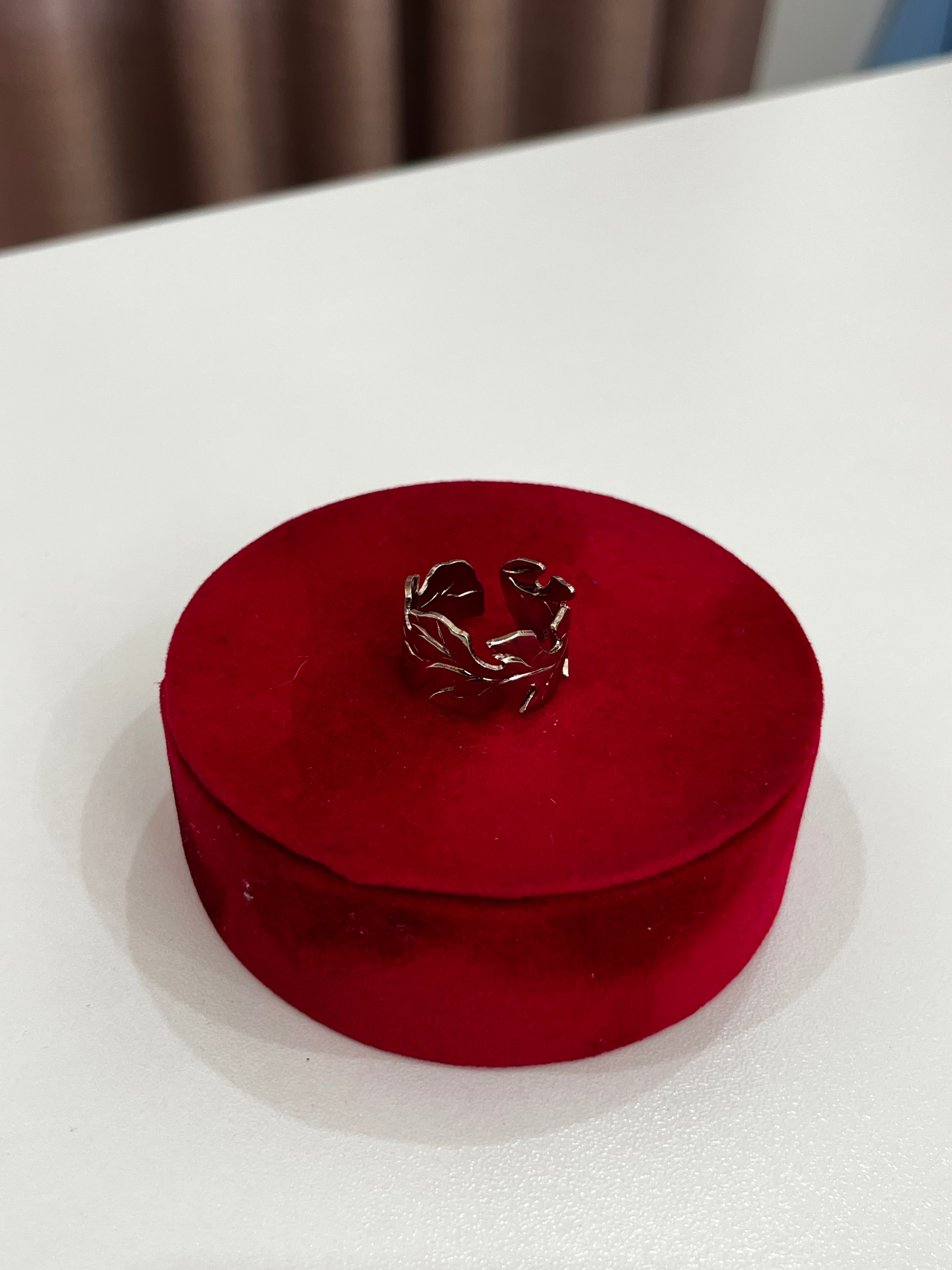 Anello Lira – Anello Donna a Fascia con Texture Preziosa