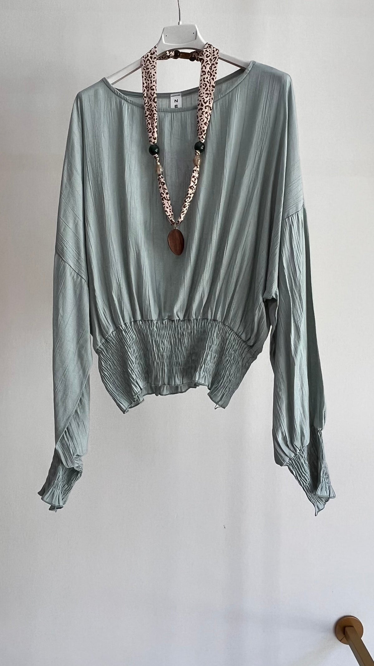 Blusa Gilda – Maglia Oversize con Vita Smock