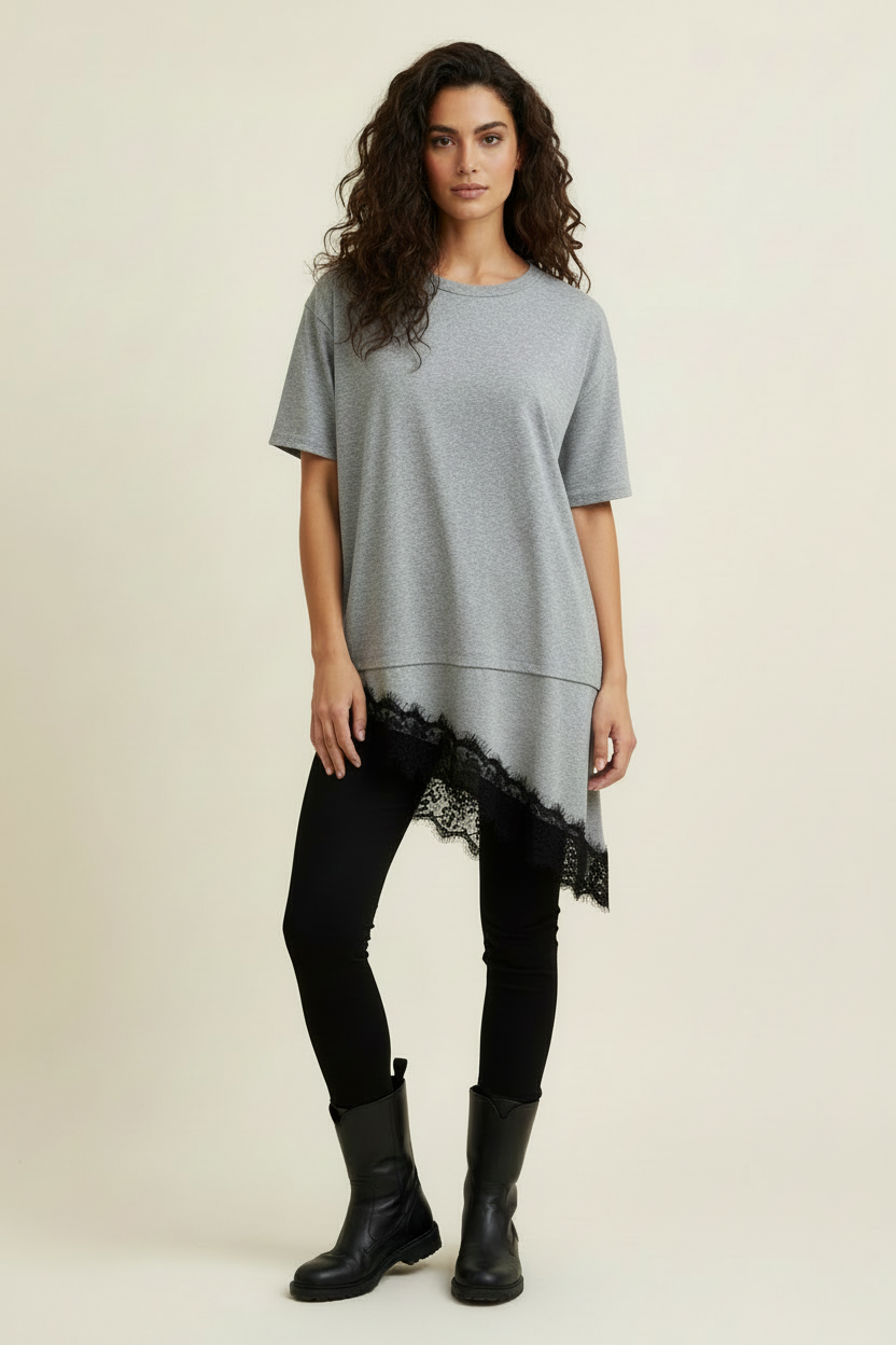 Maglia Fiorella Grigia con Pizzo Nero – T-Shirt Donna Elegante Asimmetrica