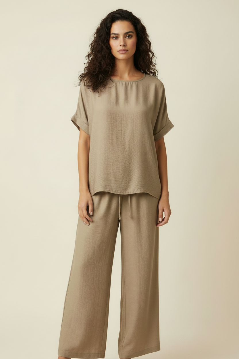 Completo Olivia - Completo Donna Estivo in Tessuto Leggero – Maglia Oversize e Pantalone Ampio
