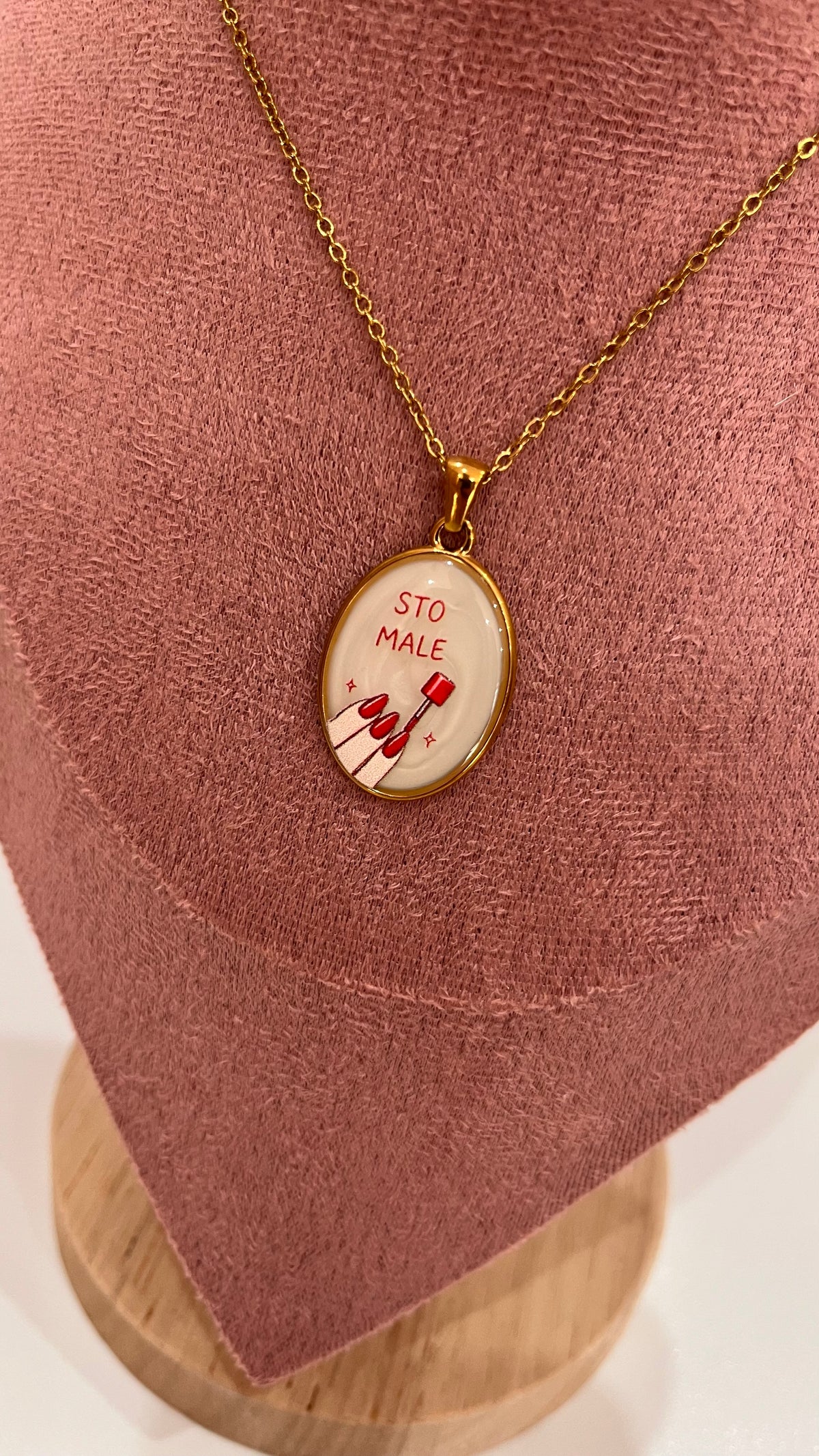 Collana Claudia – Catenina Gold con Ciondolo “Sto Male”