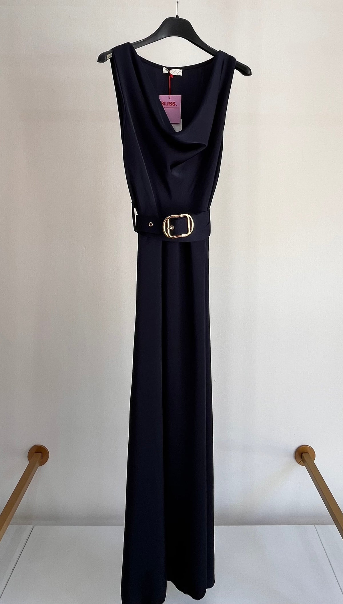 Vestito Arlene – Abito Lungo da Sera con Scollo a Cascata e Cintura