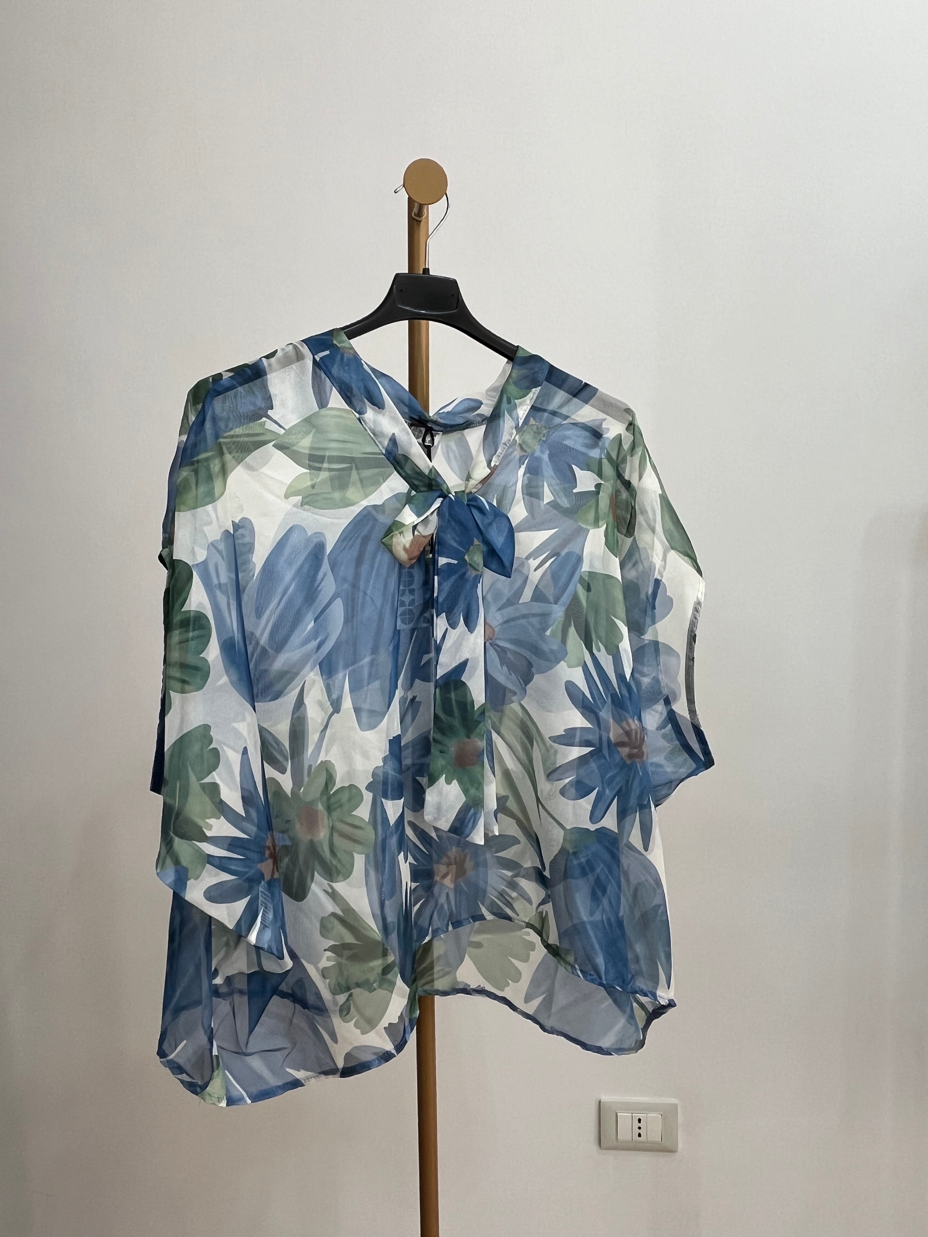 Blusa Ornella Senza Maniche con Stampa Floreale – Camicia Donna Elegante e Fresca