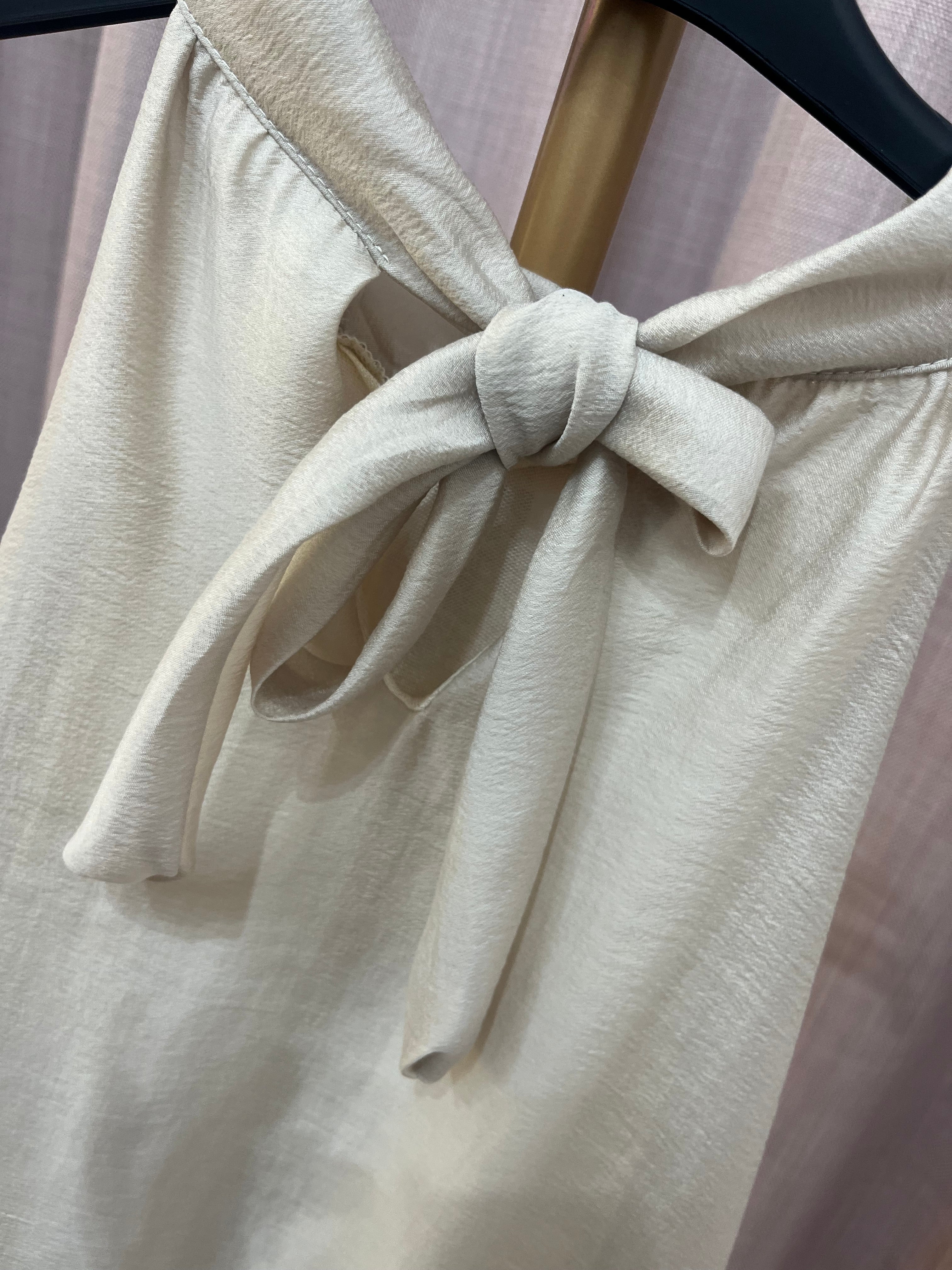 Blusa Atenas con Fiocco – Eleganza Fluida e Raffinata