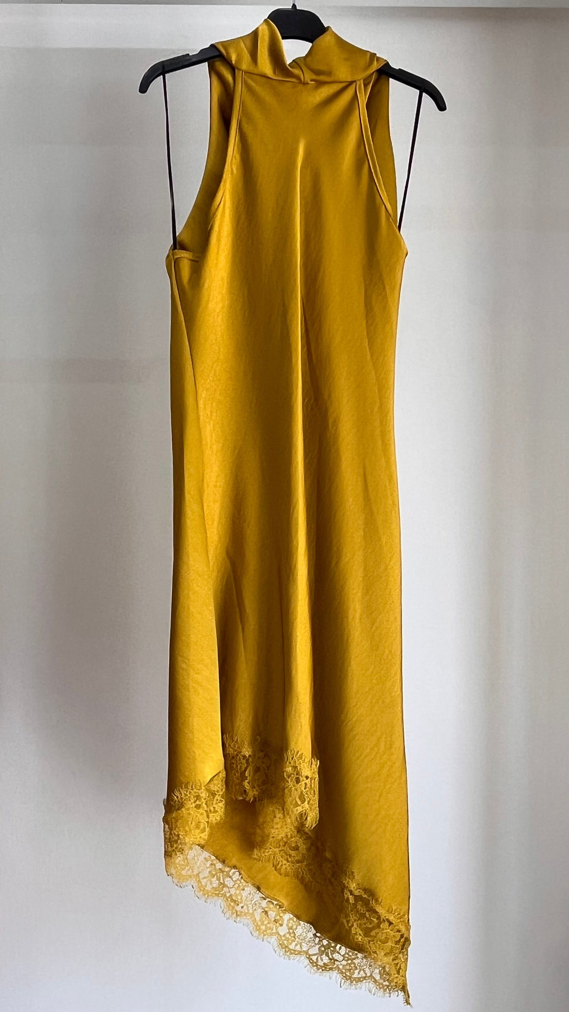 Abito Alexa — Midi Asimmetrico Halter con Orlo in Pizzo