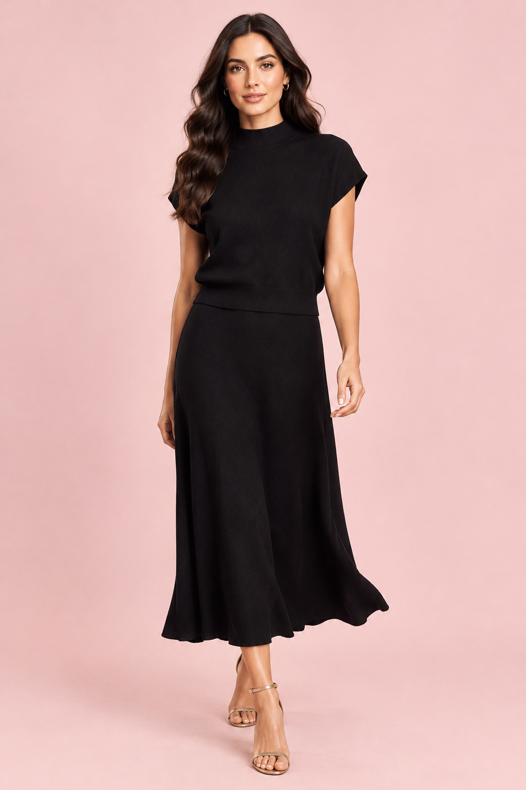 Coordinato Chloe – Completo nero con top a collo alto e gonna