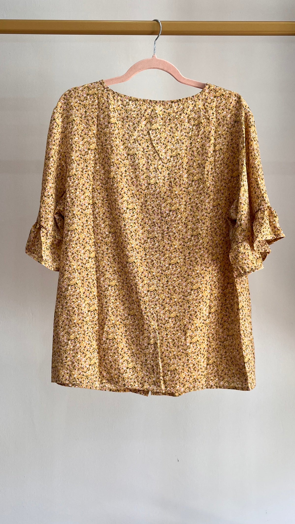 Blusa Margot – Camicetta Floreale con Maniche a Volant