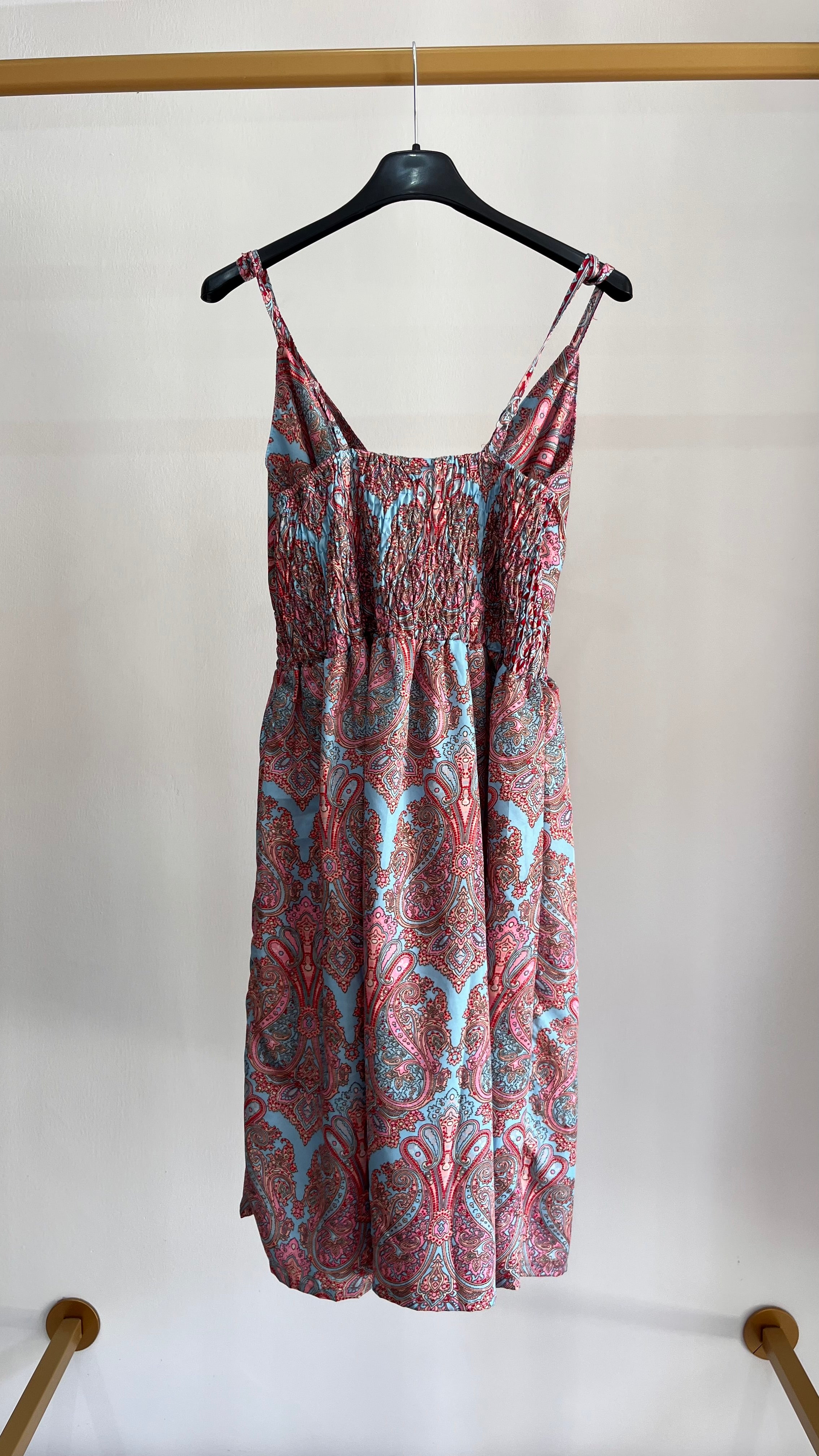 Vestito Alina – Abito Corto Paisley con Vita Smock