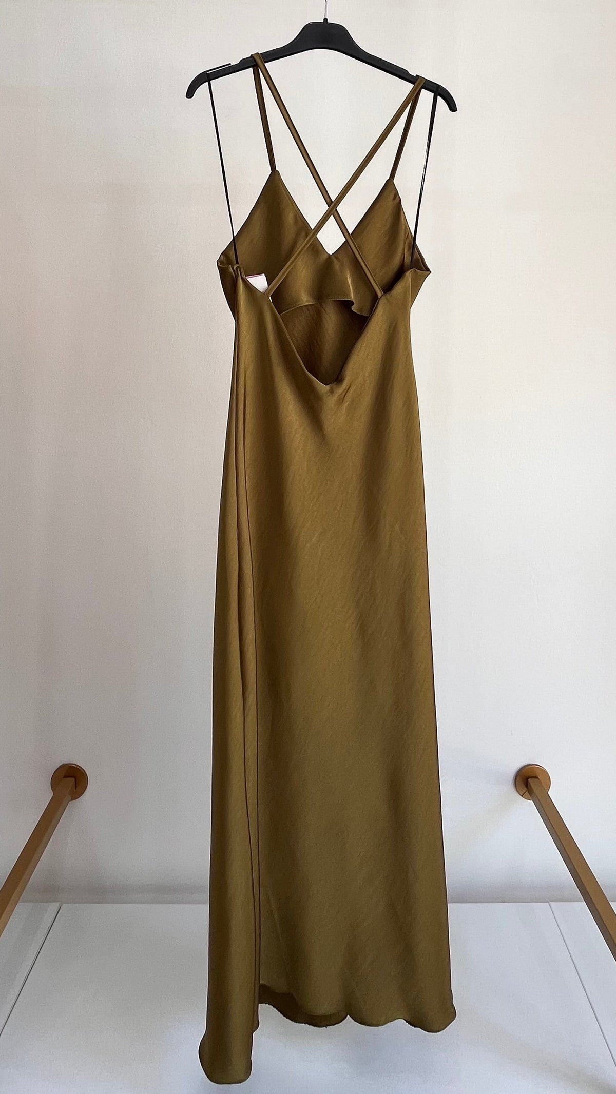 Vestito Olinda – Abito Lungo in Raso con Spalline Incrociate