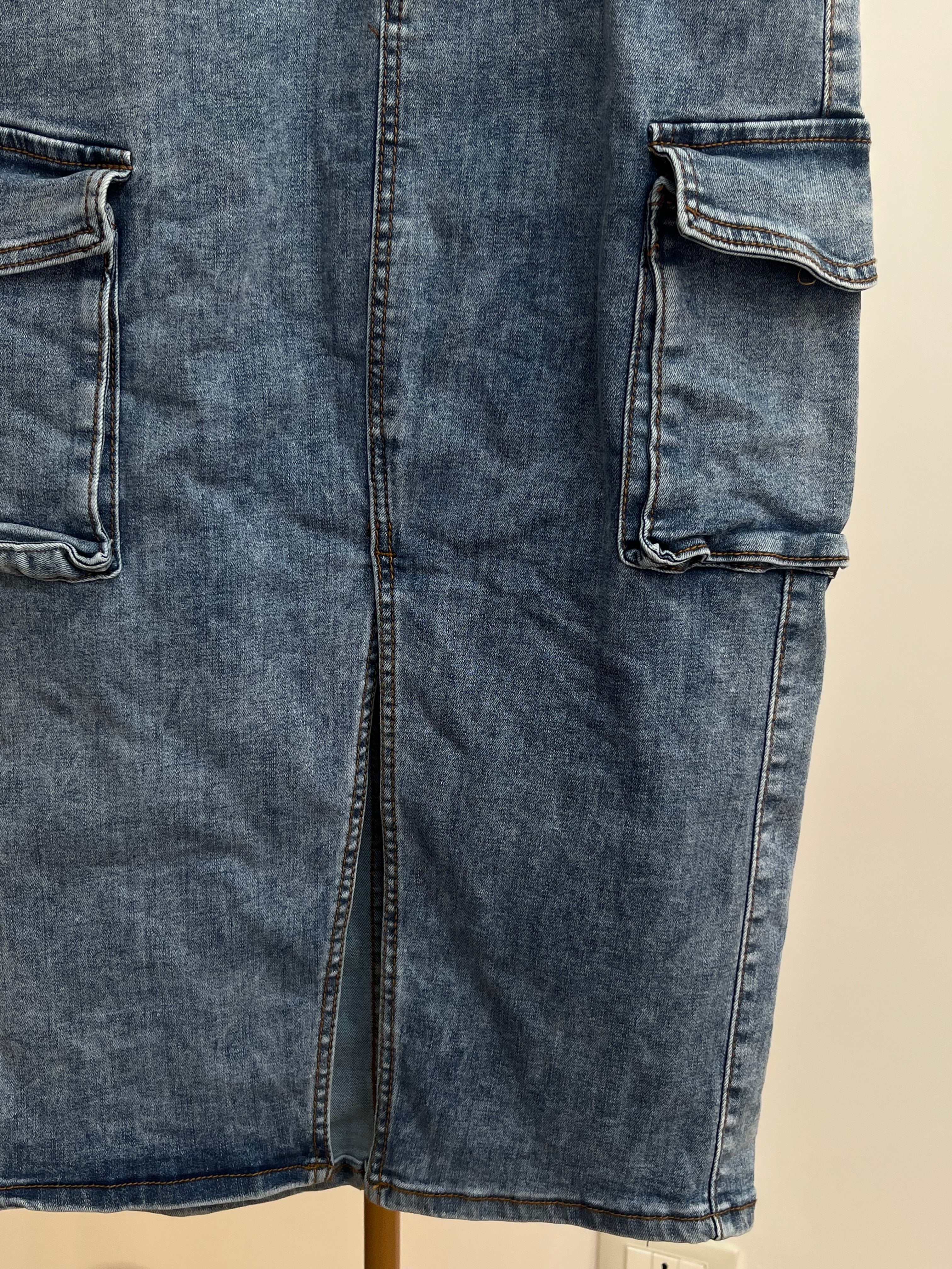Gonna Matilda - Gonna midi in denim con tasche cargo e spacco frontale