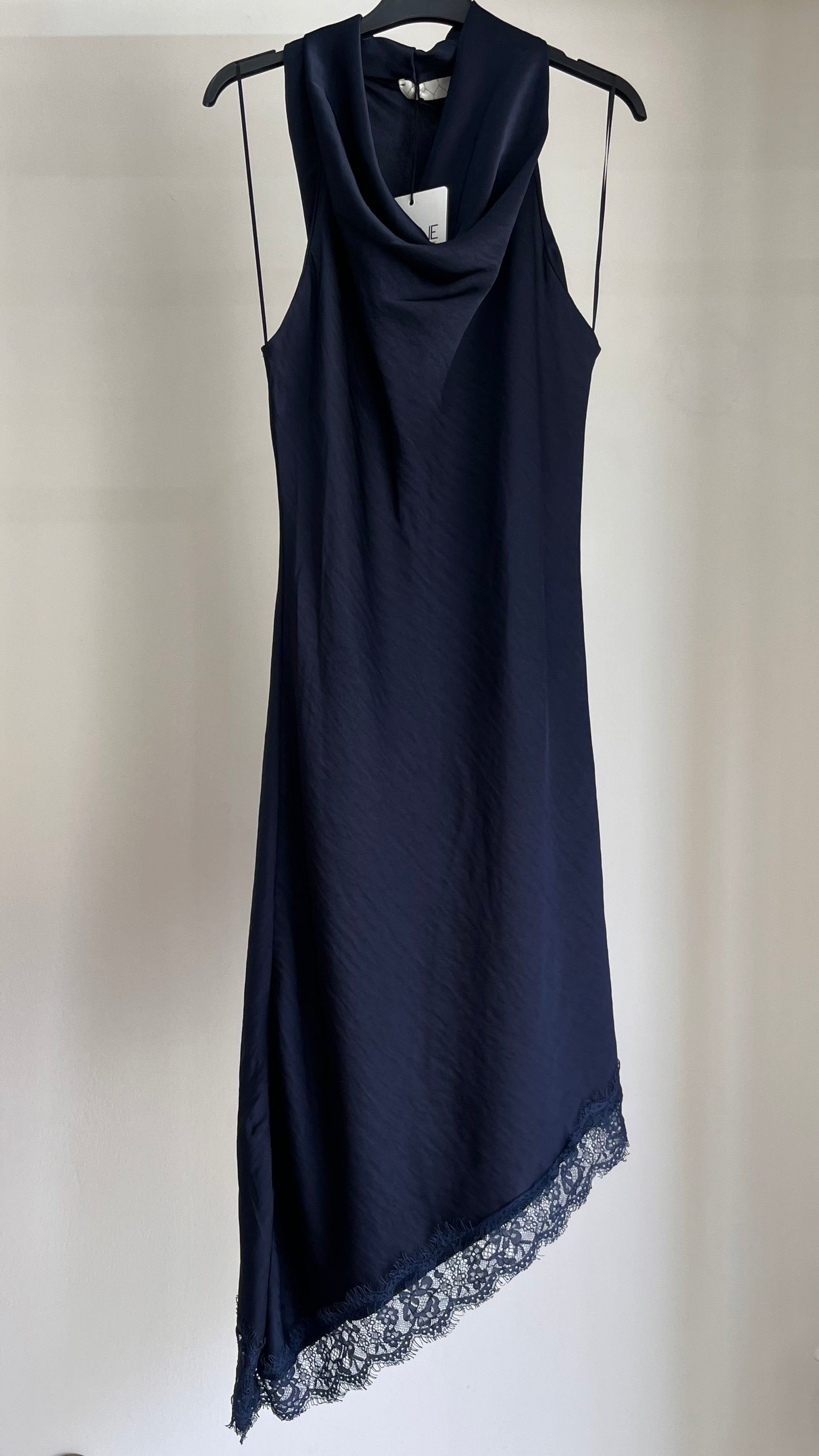Abito Alexa — Midi Asimmetrico Halter con Orlo in Pizzo