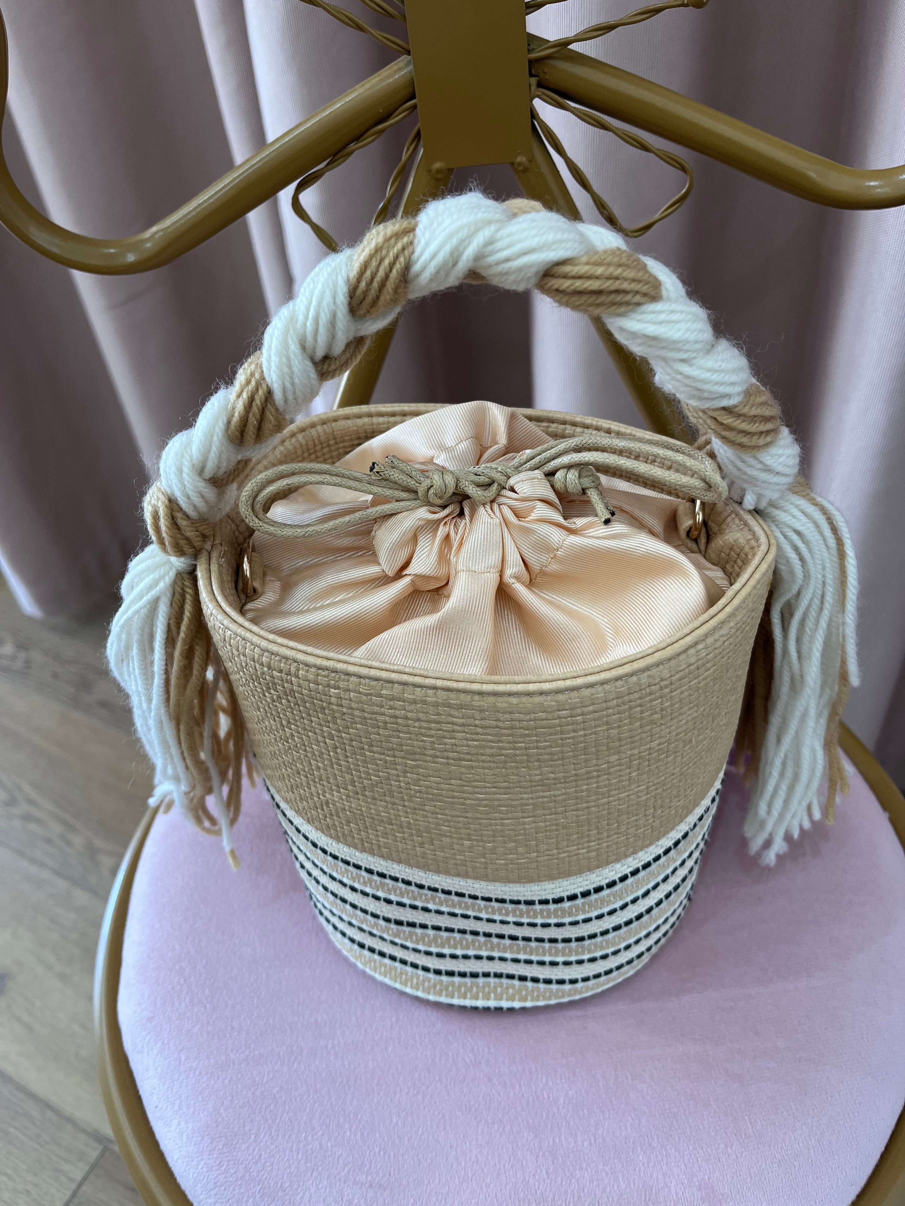 Borsa Secchiello Intrecciata Donna con Tracolla a Catena | Stile Estivo Chic