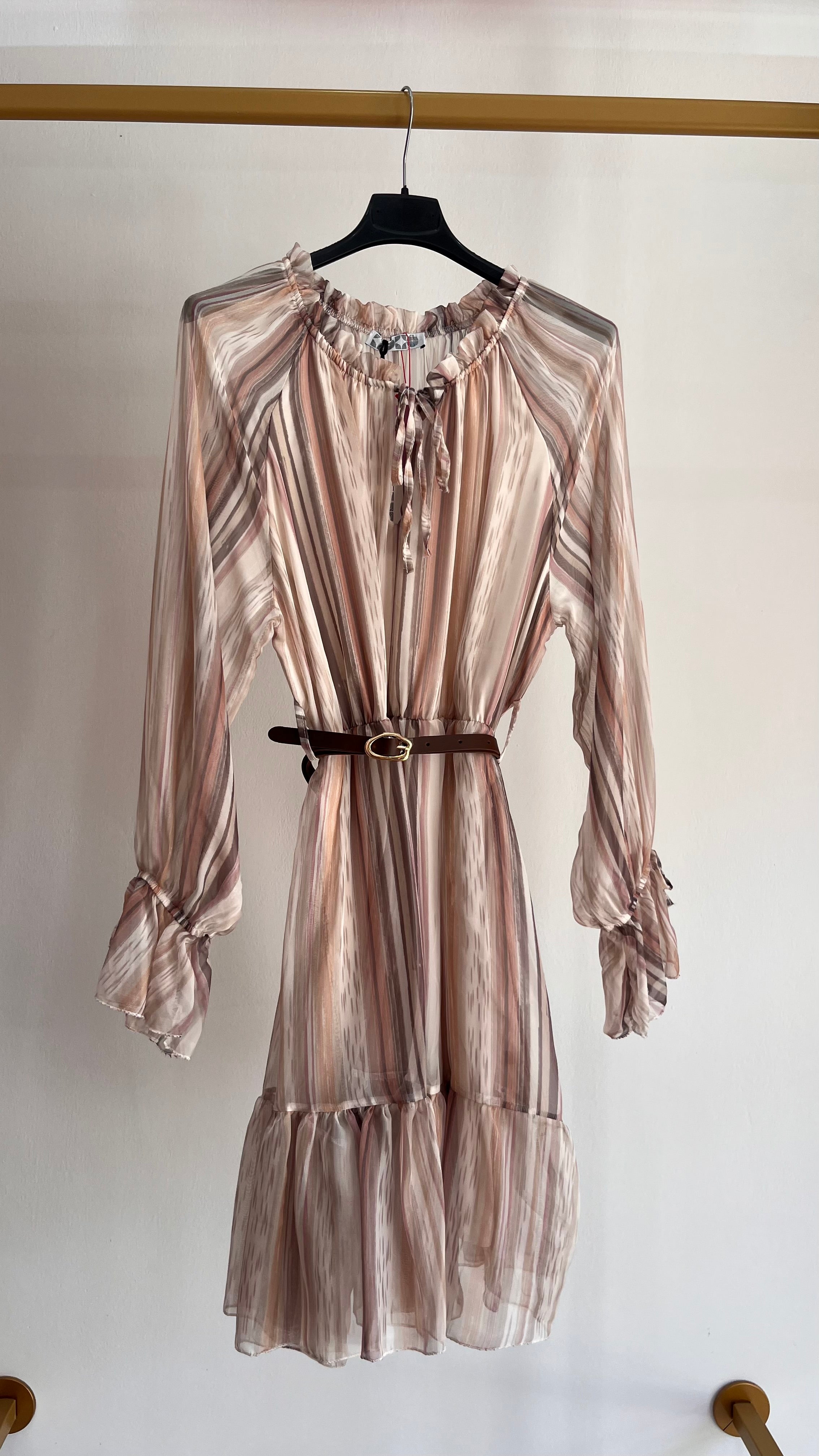 Vestito Carla – Abito Midi in Chiffon a Righe con Cintura