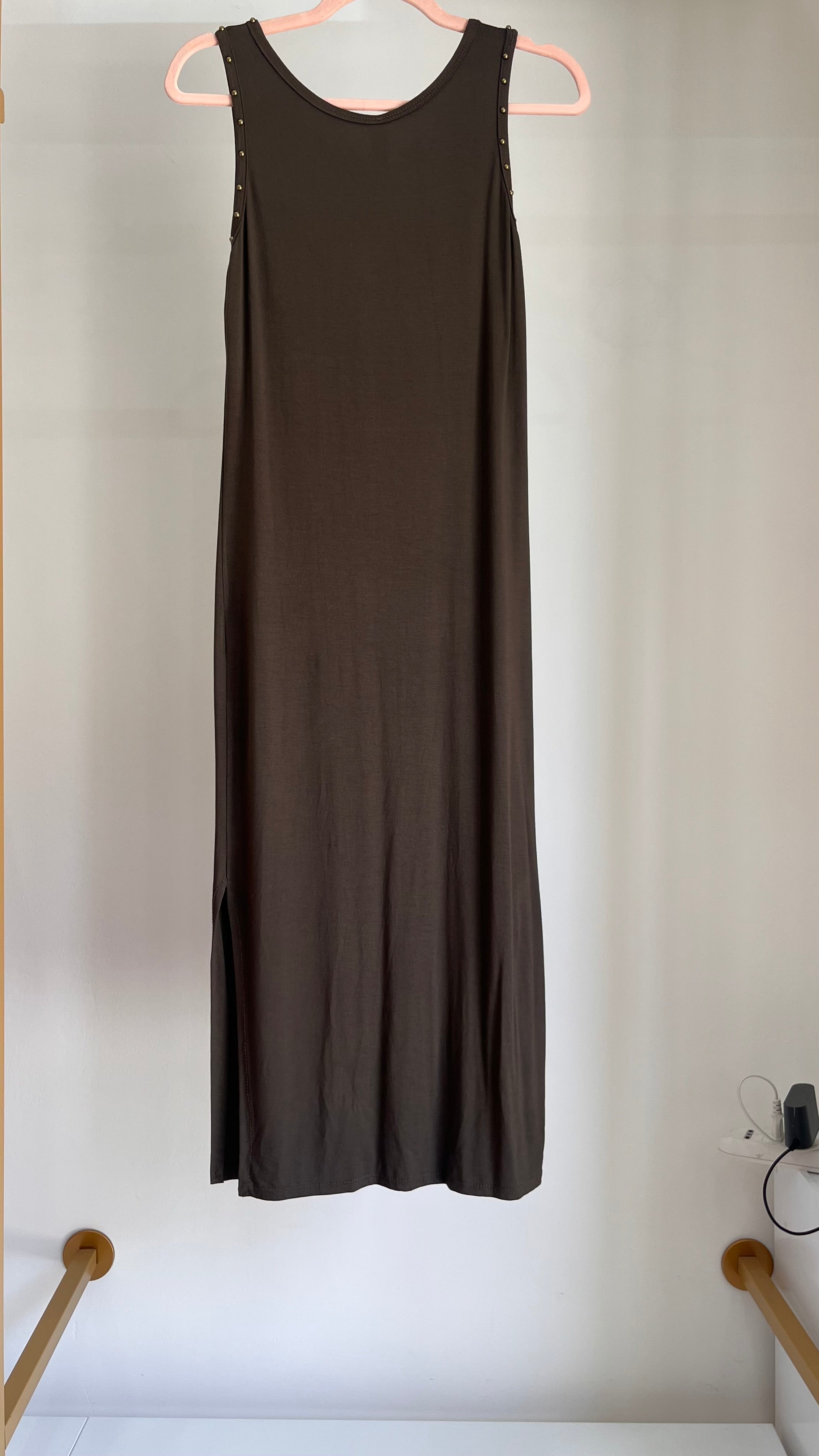 Vestito Darya — Abito Lungo Nero con Borchie Dorate