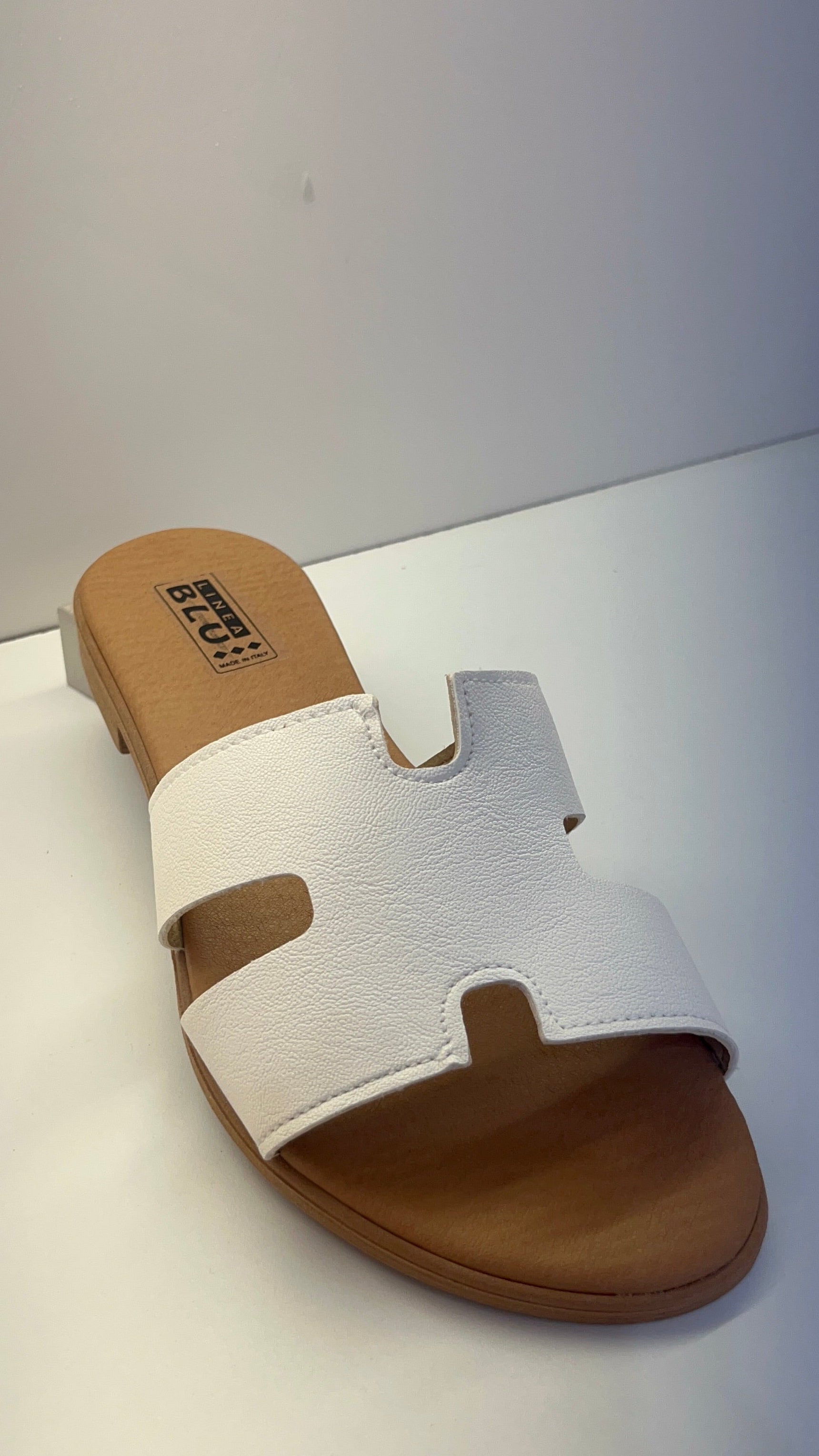 Sandalo Kelly – Ciabatta Piatta con Fascia Cut-Out