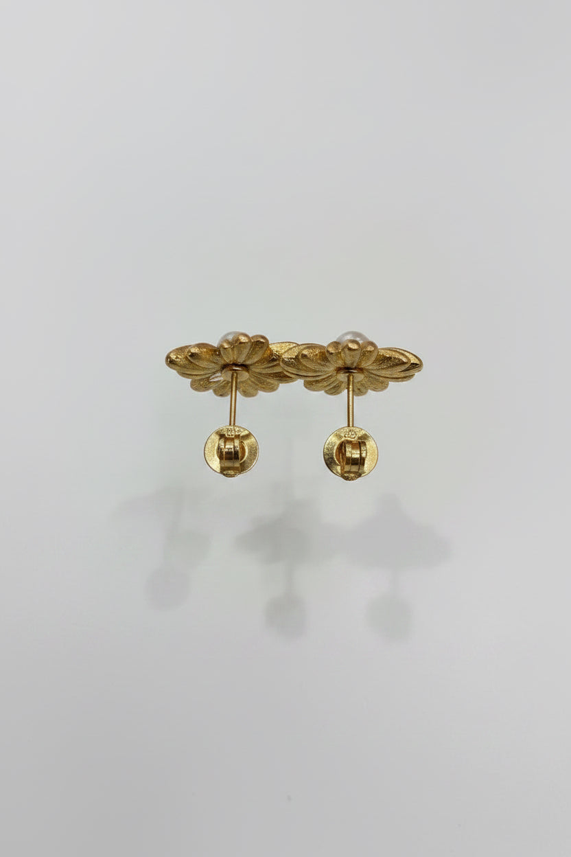Orecchini Margot – Fiore Dorato con Perla