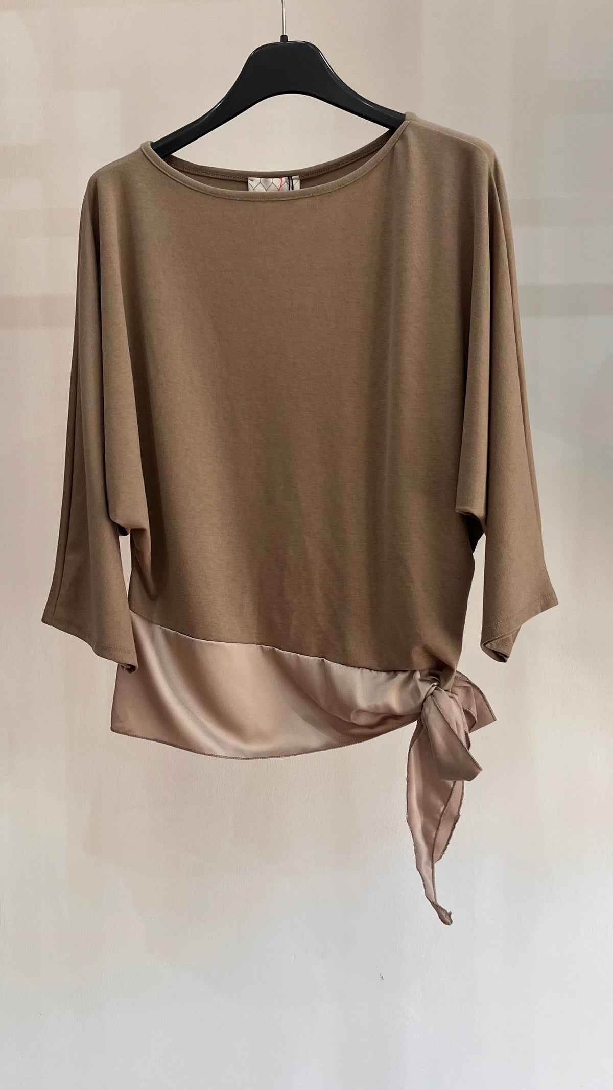Maglia Alessandra – Top con Fiocco in Raso