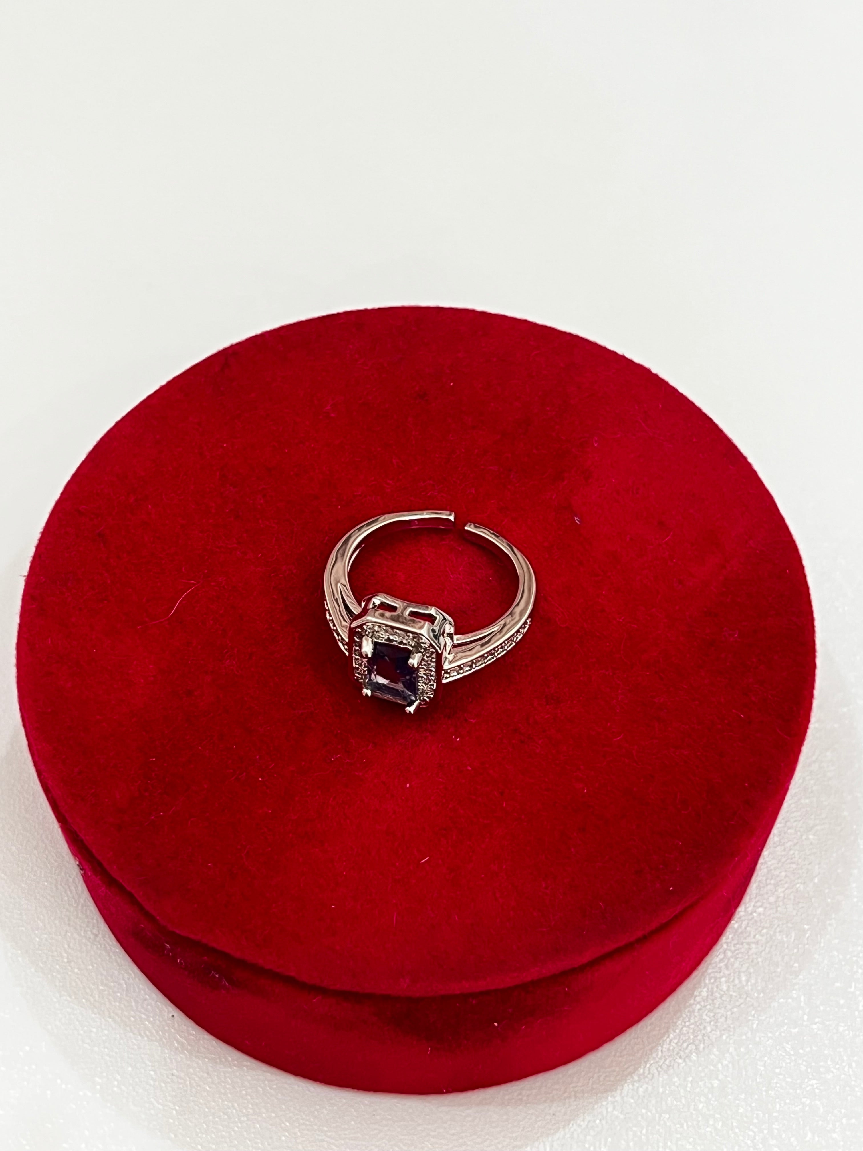 Anello Diana – Anello Donna Dorato con Dettaglio Prezioso