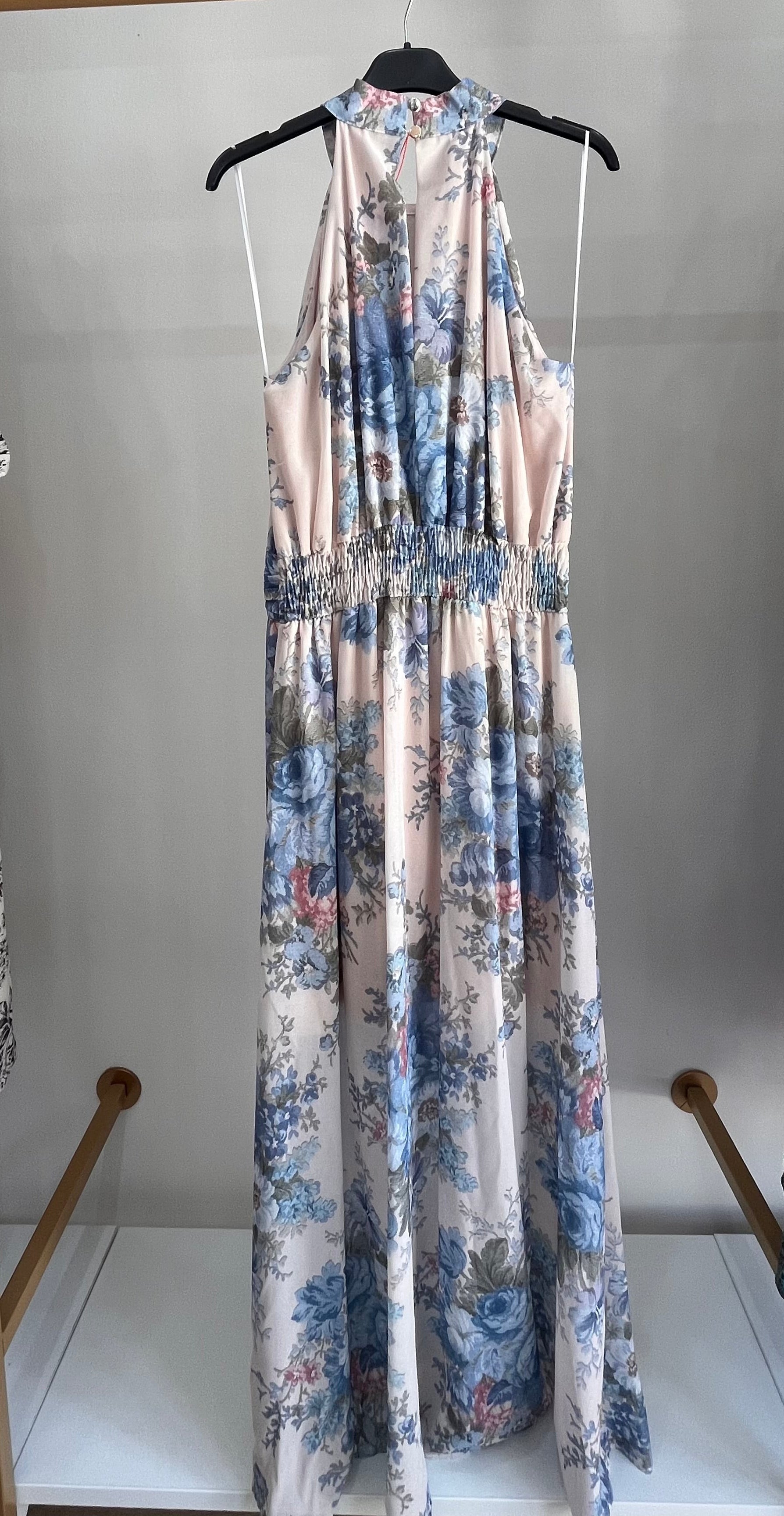 Abito Flavia – Maxi Dress Floreale con Scollo all'Americana