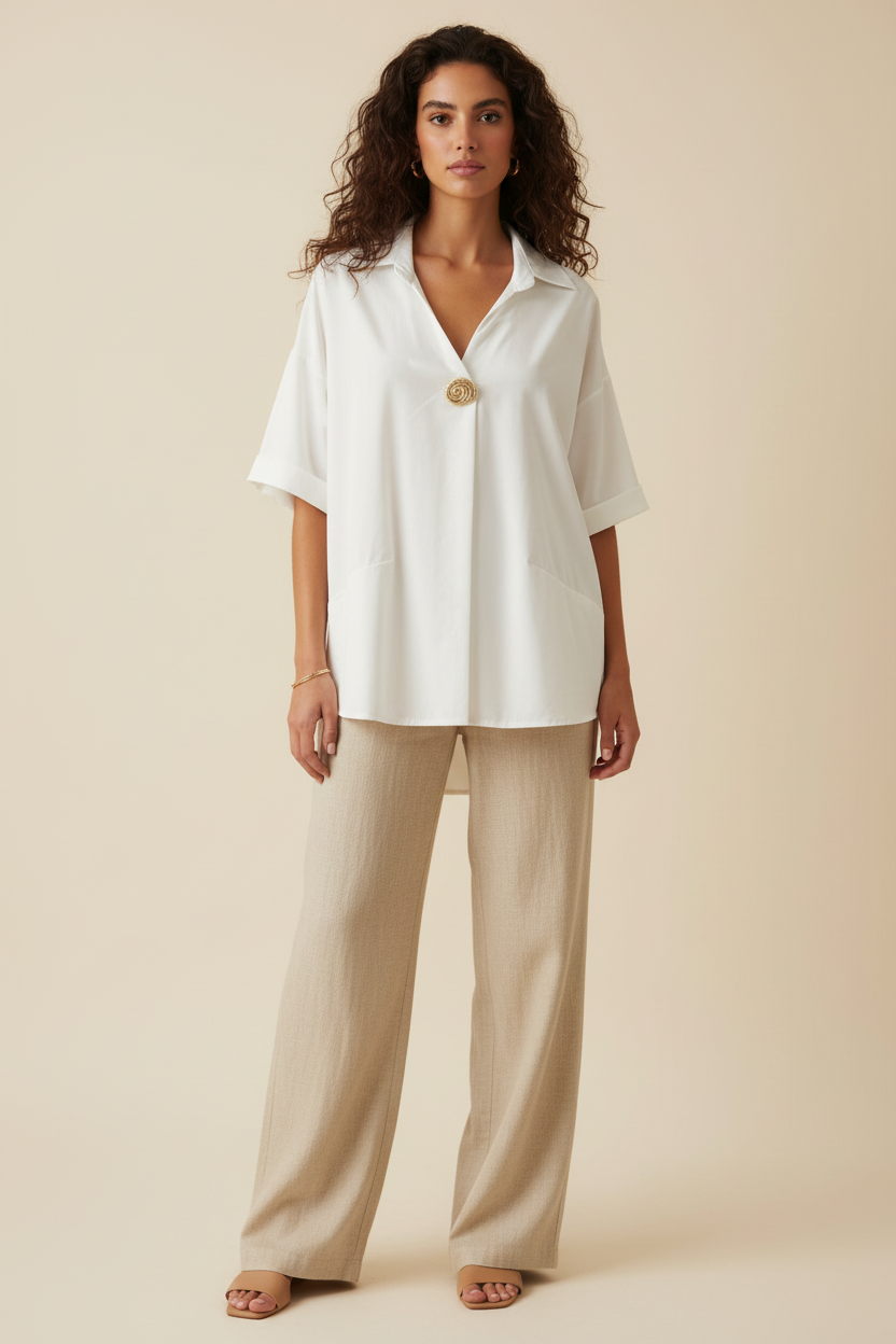 Camicia Carol con Spilla Gioiello – Eleganza Moderna