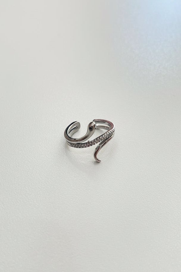Anello Margot - Anello Serpente Stilizzato Argento con Zirconi | Design a Spirale Moderno