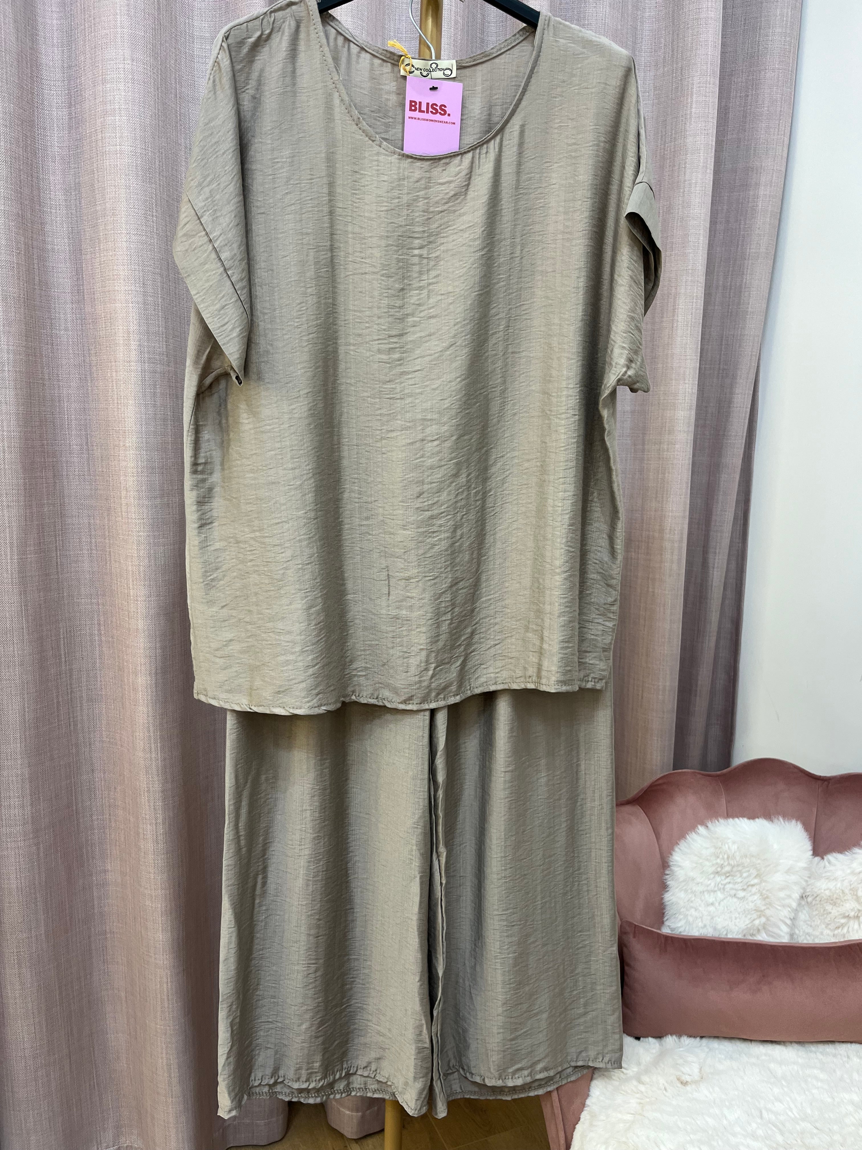 Completo Olivia - Completo Donna Estivo in Tessuto Leggero – Maglia Oversize e Pantalone Ampio