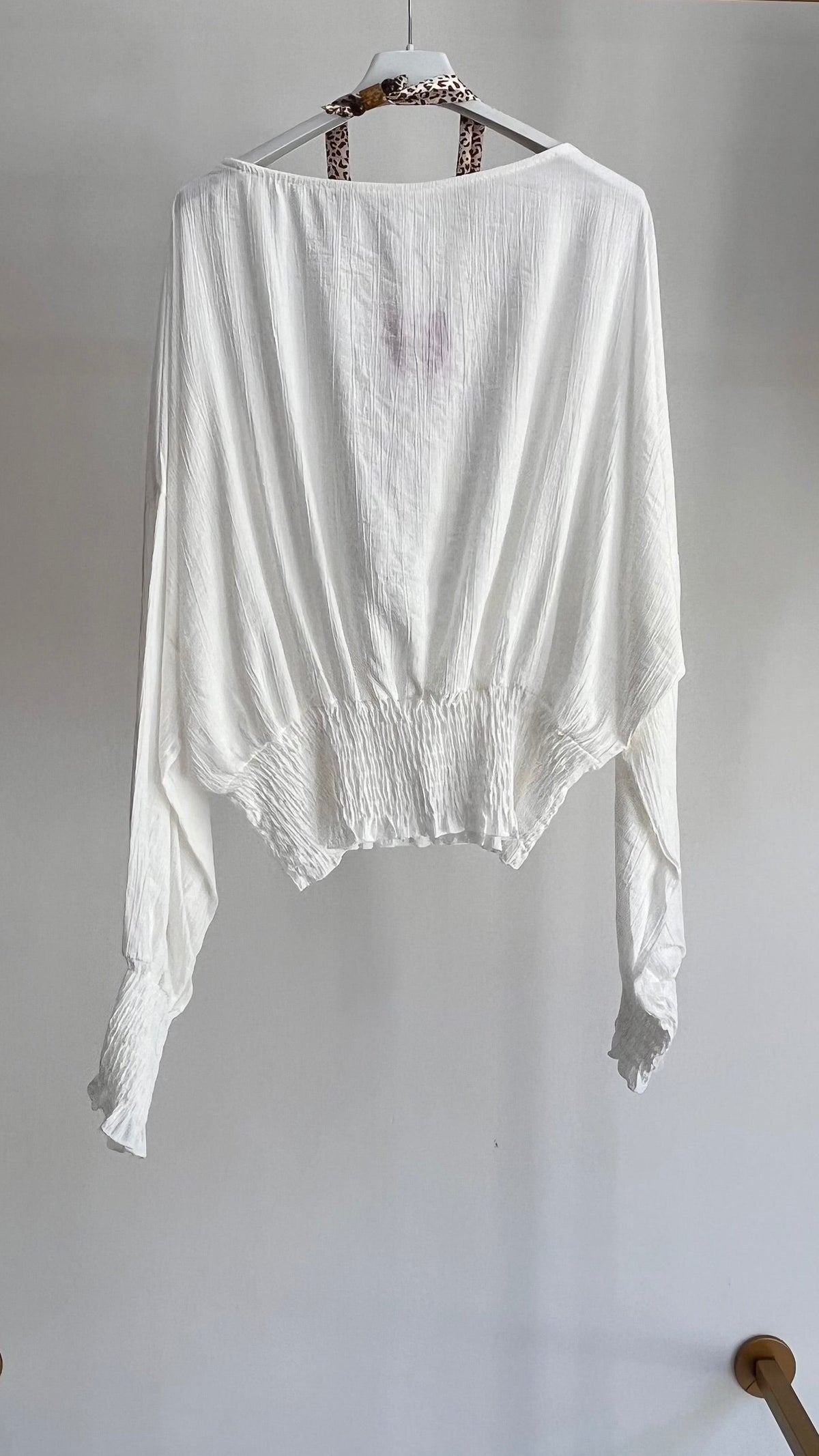 Blusa Gilda – Maglia Oversize con Vita Smock