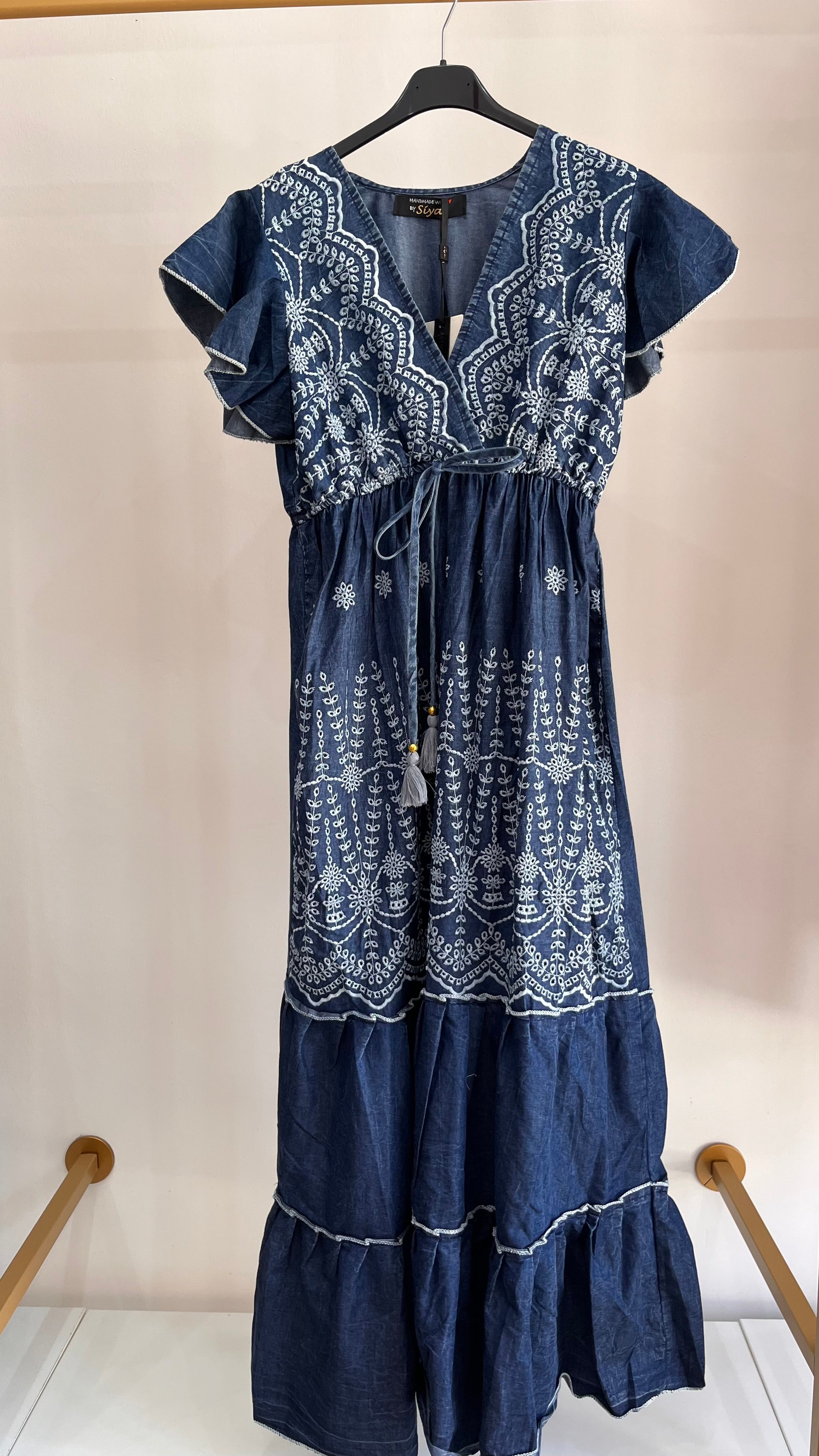 Abito Alisha – Abito Lungo in Denim con Ricami