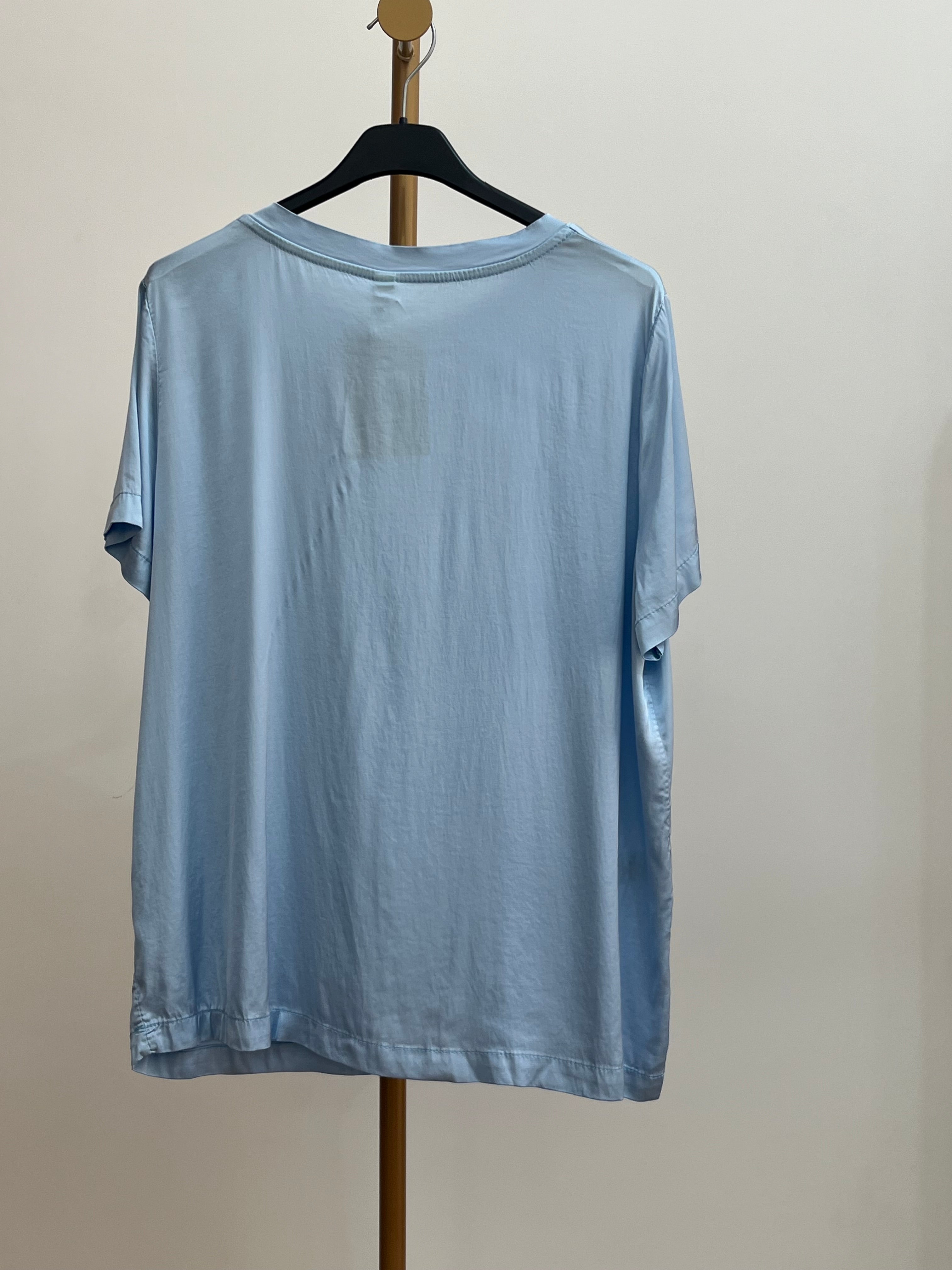 Maglia Satinata Azzurra Donna – T-Shirt Elegante Morbida e Luminosa
